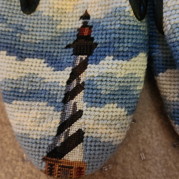 Lighthouse embroidery slides, Size 9-9.5 - Picture 2 of 4